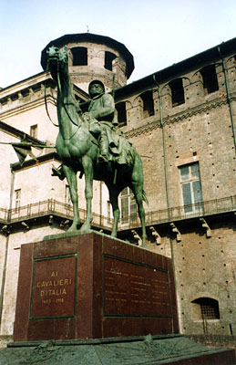 monumentopcastello.jpg